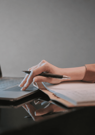 La formation en ligne une étude du cabinet ASTERèS met en lumière les bénéfices pour les apprenants, l’économie et les pouvoirs publics